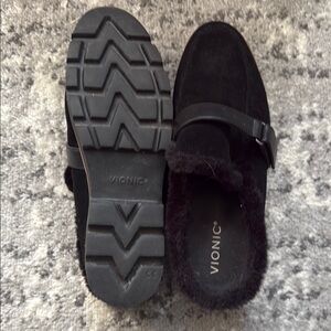 Vionic Black Flats with Plush Comfort and Sturdy Sole